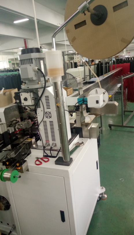 全自动双排线开线机（裁线、剥皮、沾锡、分线和打端子一体机