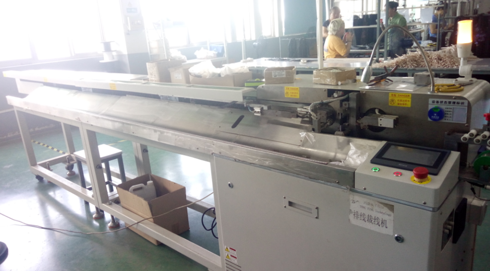 全自动排线开线机（裁线、剥皮、沾锡和分线一体机